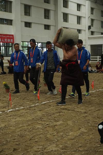 語言革新與文化傳播，在線中文轉藏語的力量